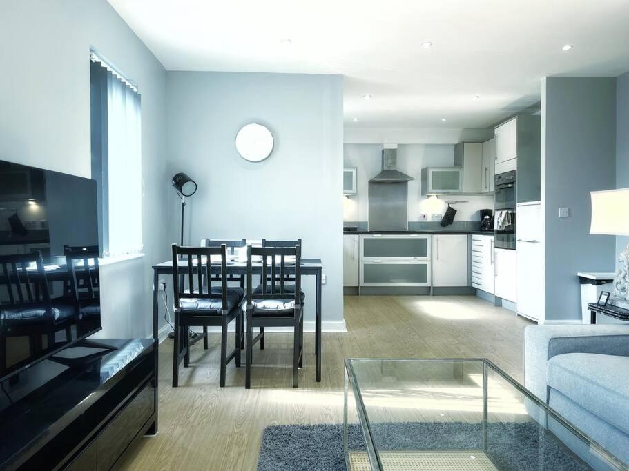 New Luxurious And Business Apt Apartment Swansea Exterior photo