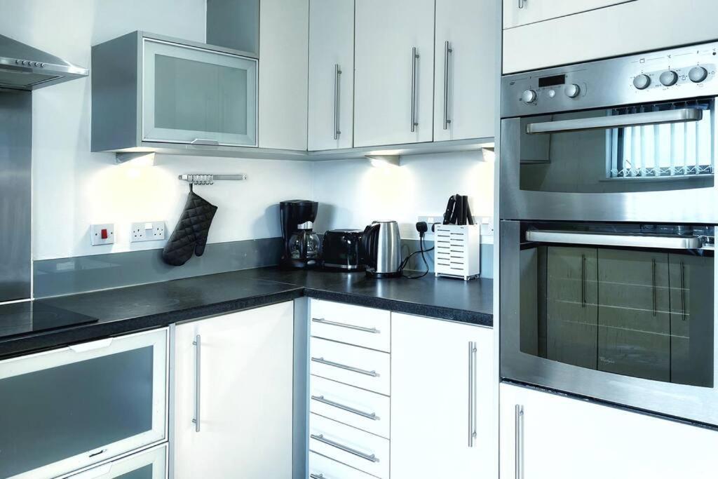 New Luxurious And Business Apt Apartment Swansea Exterior photo
