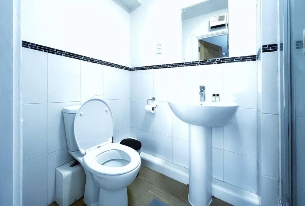 New Luxurious And Business Apt Apartment Swansea Exterior photo