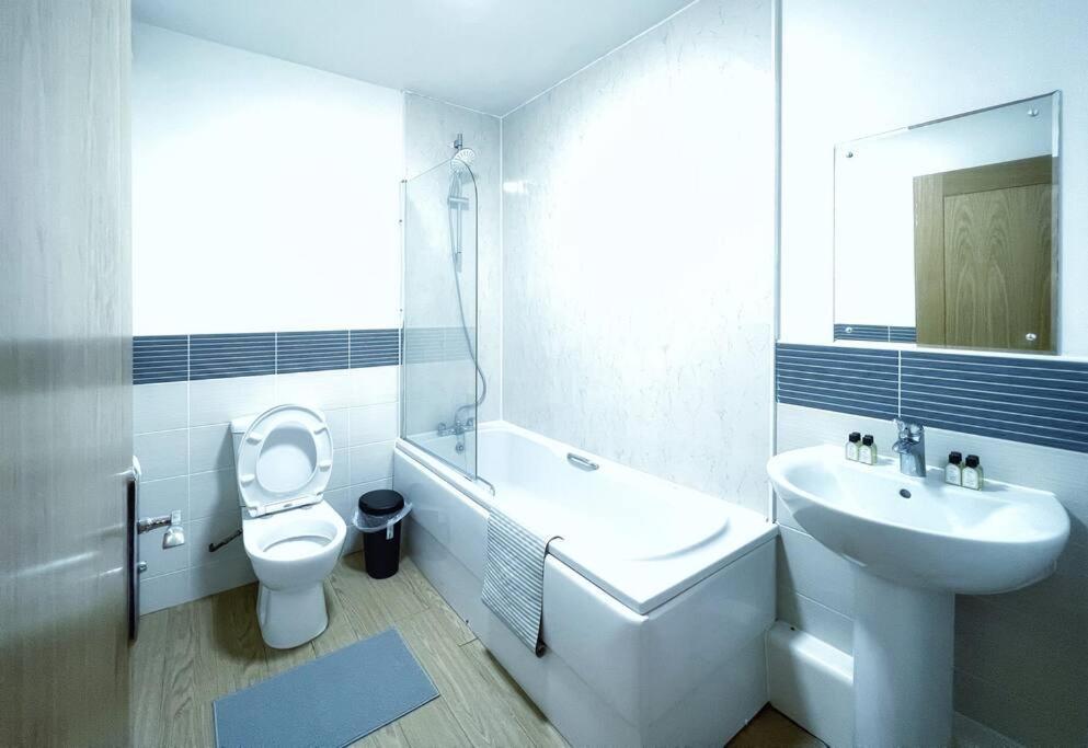 New Luxurious And Business Apt Apartment Swansea Exterior photo